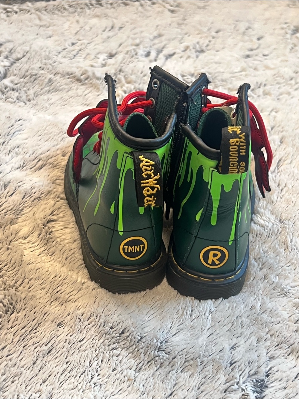 Dr. Martens Kids Green Croc-Pattern Boots with Red Eye Accent - Picture 3 of 8